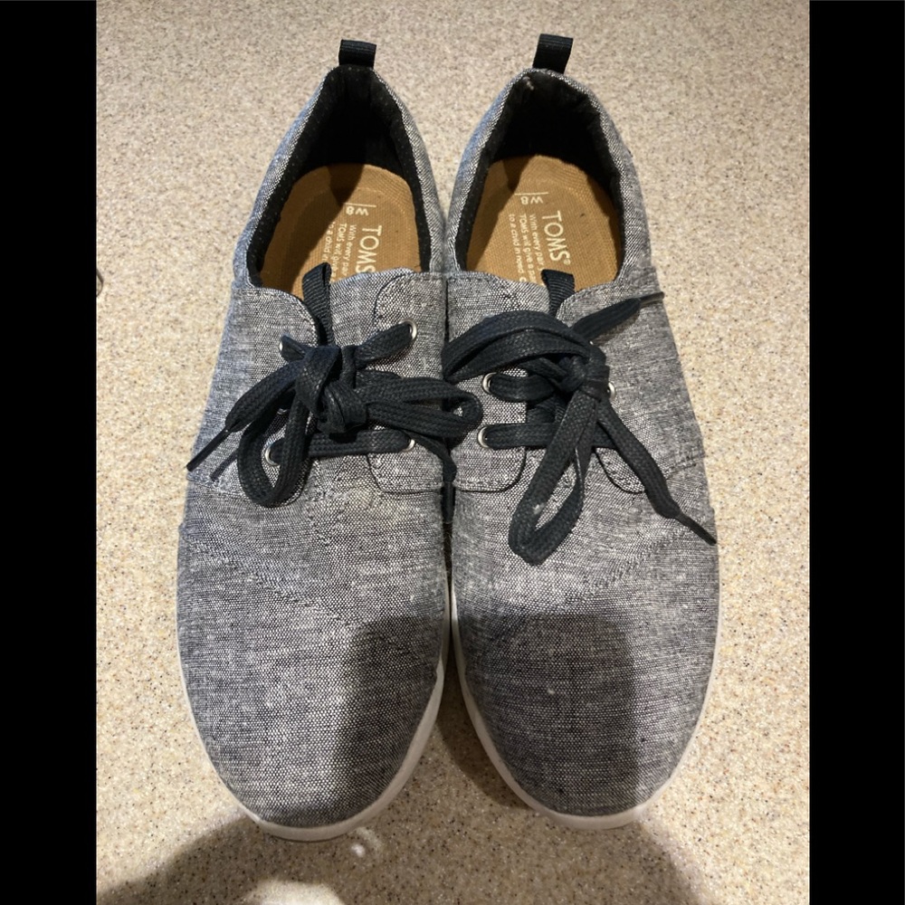 TOMS size 8 grey/white tennis shoes